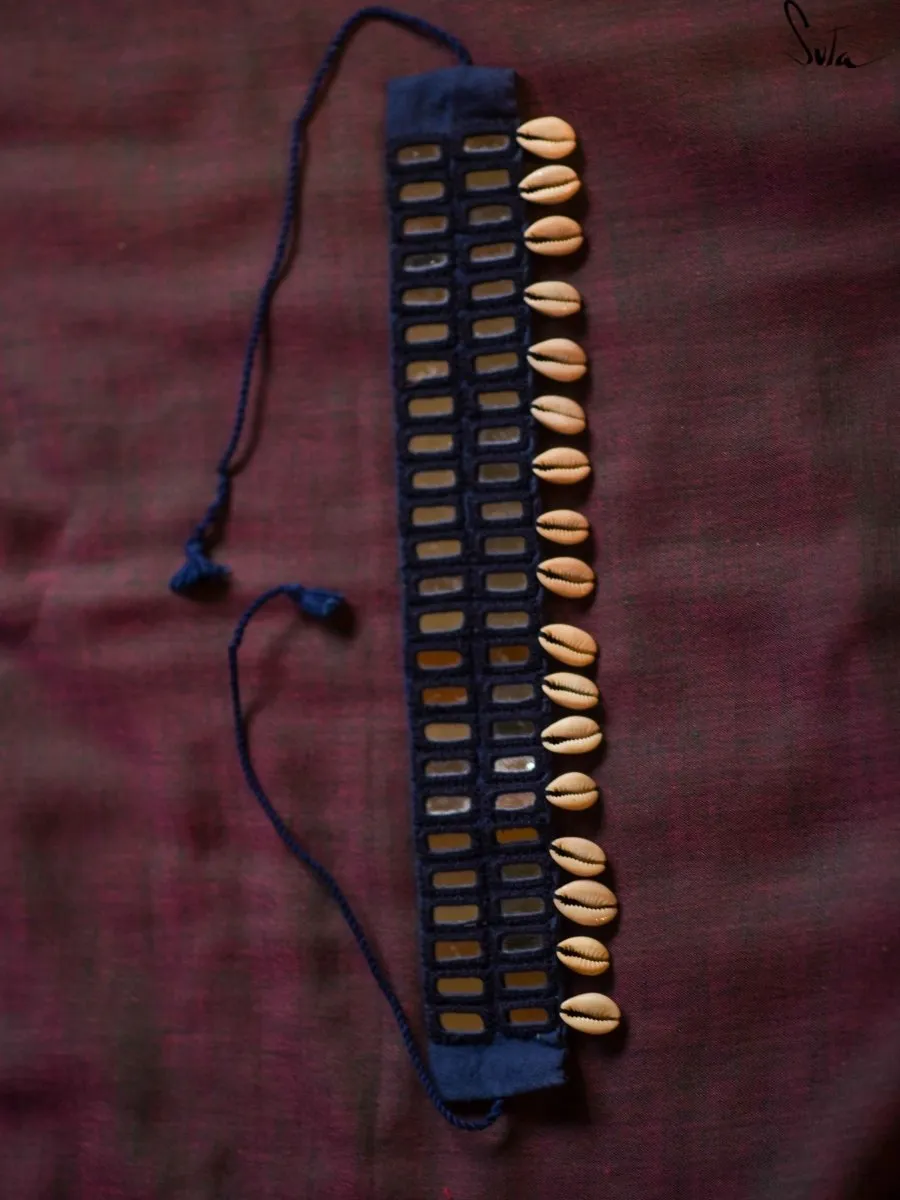 Aavaran Sa (Choker)