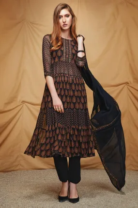 Black Mirror and Thread work with Digital Print Straight Cut Salwar Suit